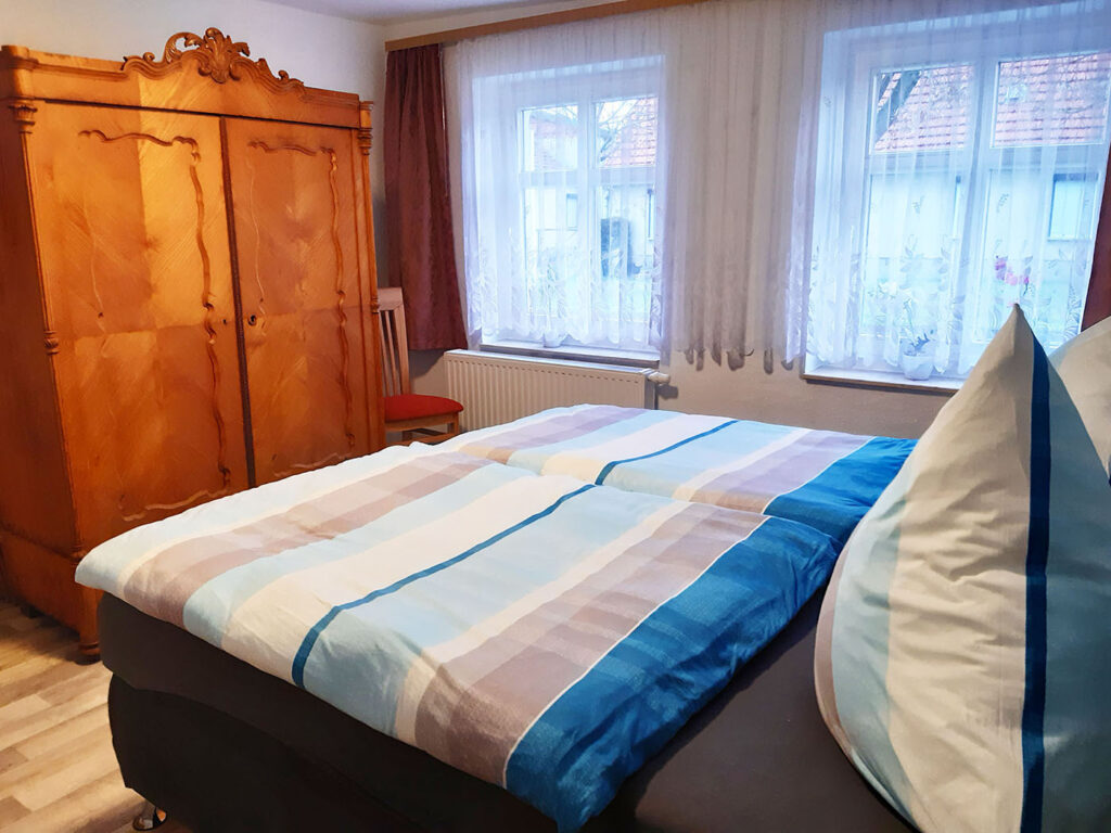Hauptschlafzimmer mit Doppelbett